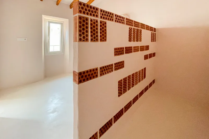Renovated apartment to passive house standard with 2 bedrooms, patio and castle view — photo 11