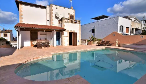 House / Chalet in Colònia de... — photo 1