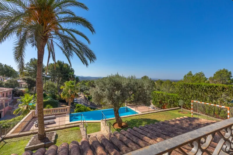 Great villa with pool and garage — photo 12