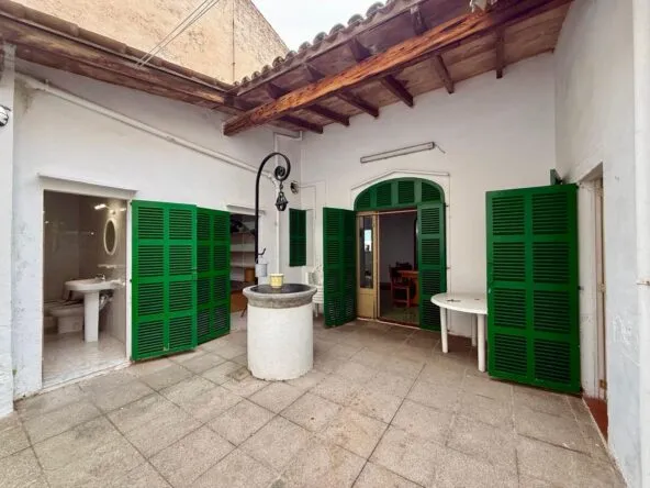 Freestanding house with patio in Porto Cristo — photo 1