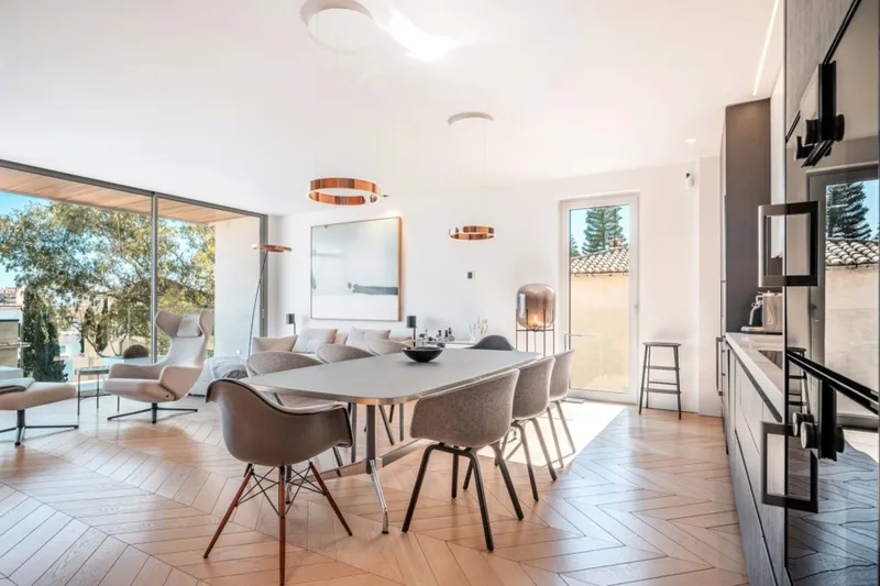 Stunning penthouse with private rooftop pool in prime location — photo 9