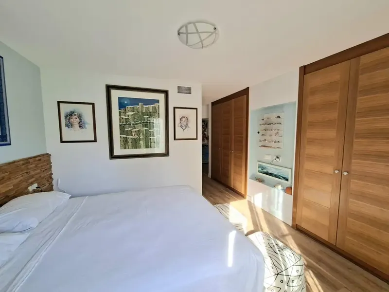 Located in one of the most prestigious residential complexes in southwest Mallorca, in the coveted area of Camp de Mar, this is offered — photo 3
