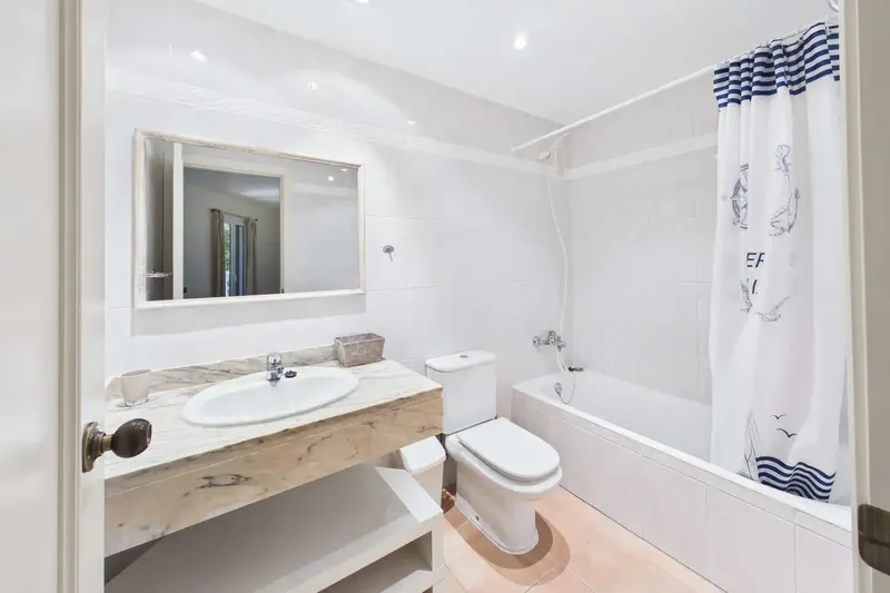 This well-designed apartment is located on the ground floor of a three-storey building with 28 residential units. Access to this space — photo 10