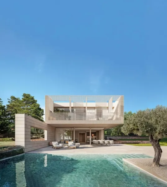 Striking Contemporary Architecture with Smart Luxury — photo 6