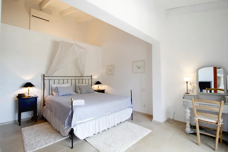 Charming and beautiful country house with 4 bedrooms, pool, garden, sea view in Alcudia — photo 9