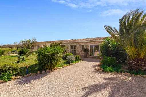 Campos, stylish finca with large pool in a quiet location near Es Trenc — photo 2