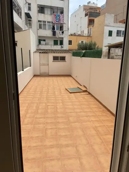 We present this spacious apartment in the coveted Plaza de Toros area, ideal for those looking for a project to their measure. The property has — photo 10