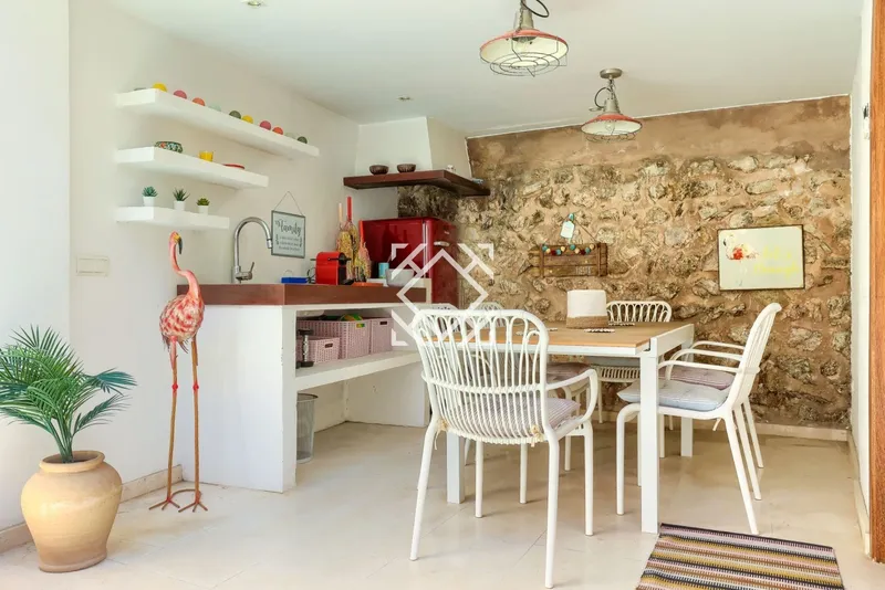 House for sale with large terrace and swimming pool near the historic centre of Pollensa, Mallorca. — photo 10