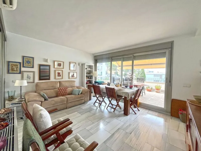 Penthouse for sale in Islandia — photo 1