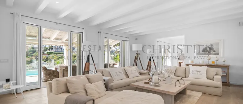Mediterranean-style villa in Port Andratx with ocean views, designed in the beach house style — photo 2