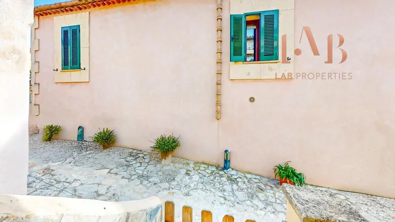 In the heart of Calvià village, just a few meters from the Town Hall, this unique property from 1750 is located in a building — photo 3