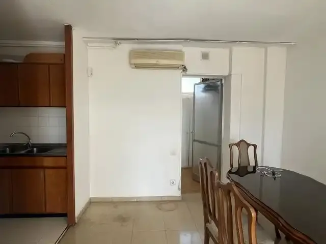 3-bedroom apartment, bathroom and laundry room. Sea views and Palma Bay. 2 elevators, video surveillance. To be updated. Great opportunity for — photo 12