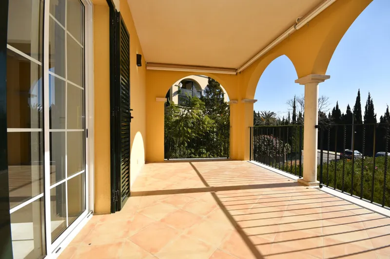 Bright and Spacious Fully Renovated Apartment with Two Parking Spaces in Palma’s Prestigious Residential Area — photo 1