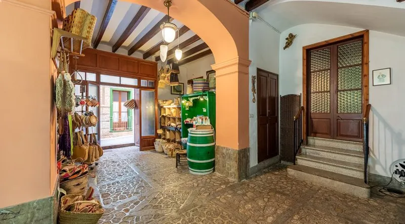 Exclusive Manor House in the Heart of Soller with Garage and Patio — photo 3