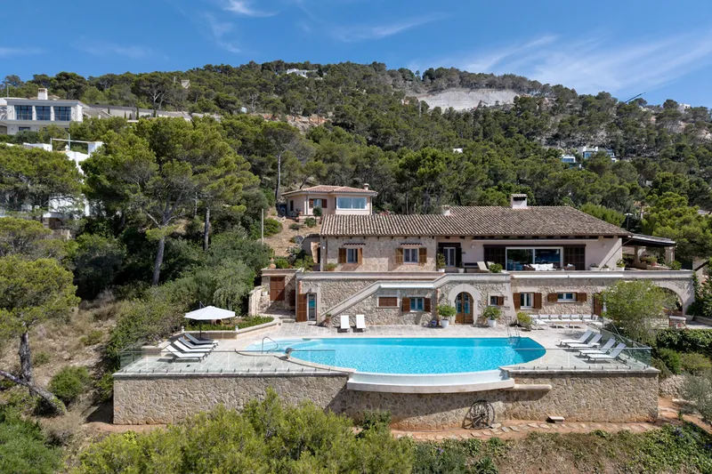 Exclusive: Stunning Mallorcan-style estate with a vacation rental license and breathtaking views across the bay - Marcel Remus Real Estate — photo 2