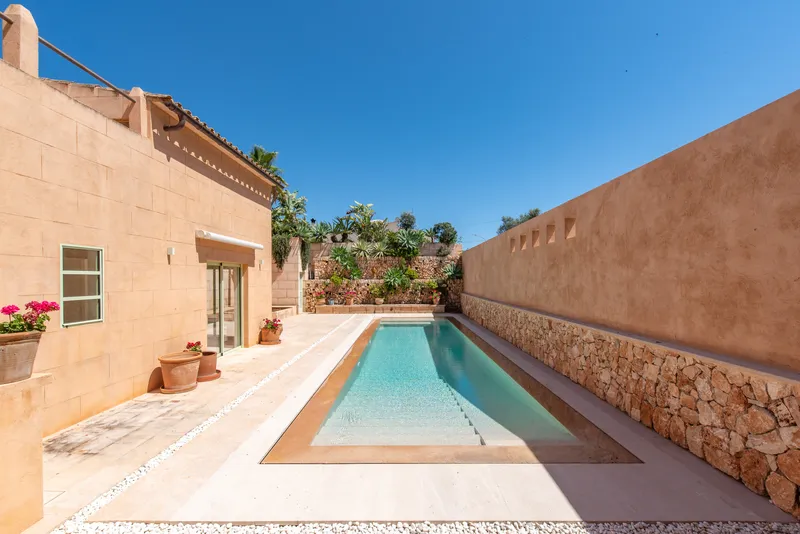 Impressive townhouse for sale in the heart of Ses Salines with pool — photo 7