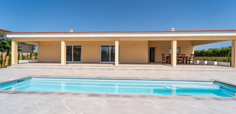 New build chalet 2025 on one floor with 3 suites and pool in Sa Rápita — photo 3