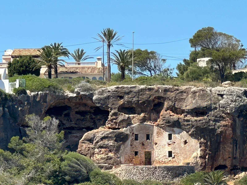 Mallorcan villa with exclusive renovation project with pool and sea views — photo 7
