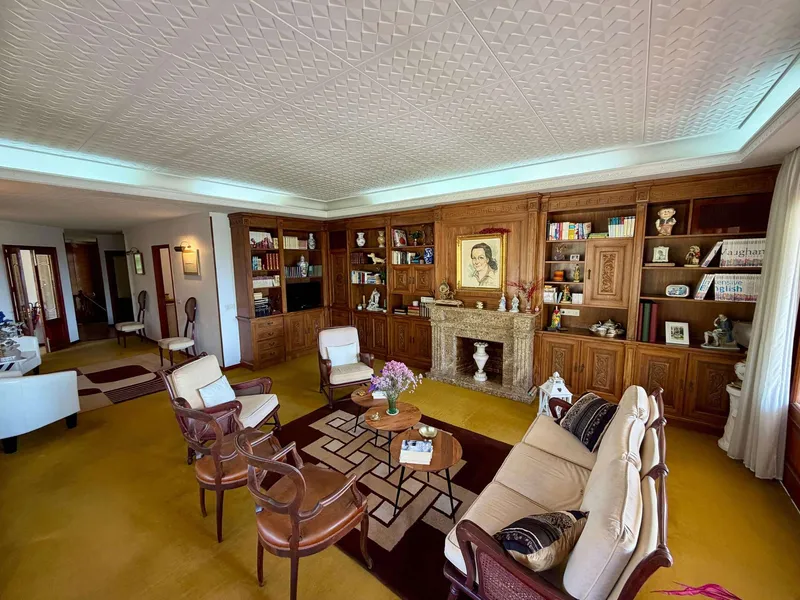Retro villa with pool, sea views, tennis court and private cinema room – a house with great potential. — photo 12