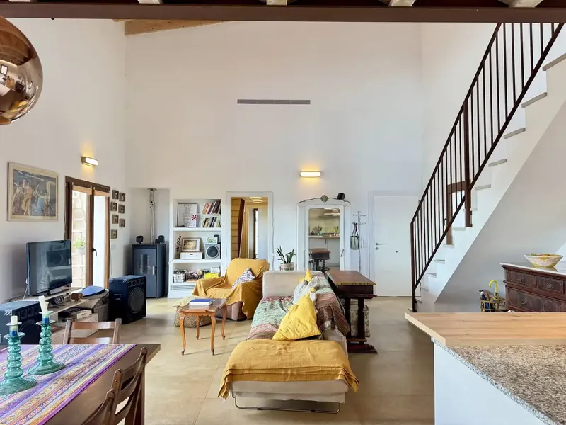 Available in August. Exclusive for the month of August, this beautiful rustic finca is located just 2 minutes from Llucmajor and — photo 3