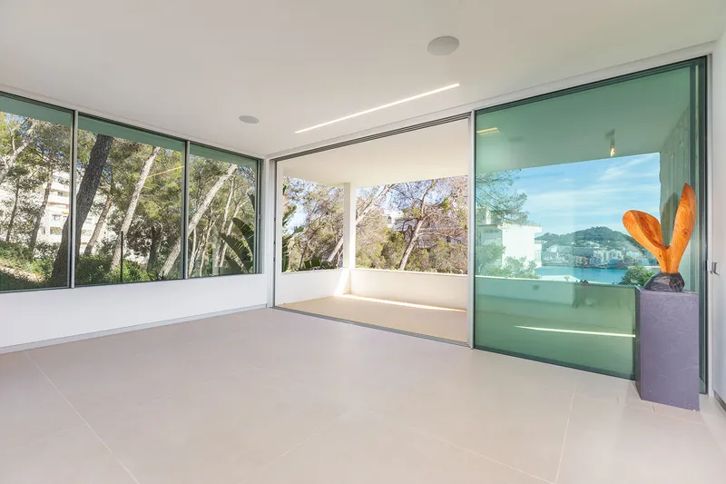 Spectacular villa in an elevated panoramic location — photo 11
