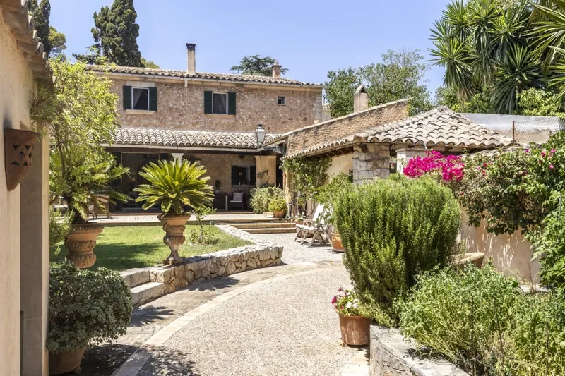 An authentic Mallorcan village house where tradition and lifestyle meet — photo 6