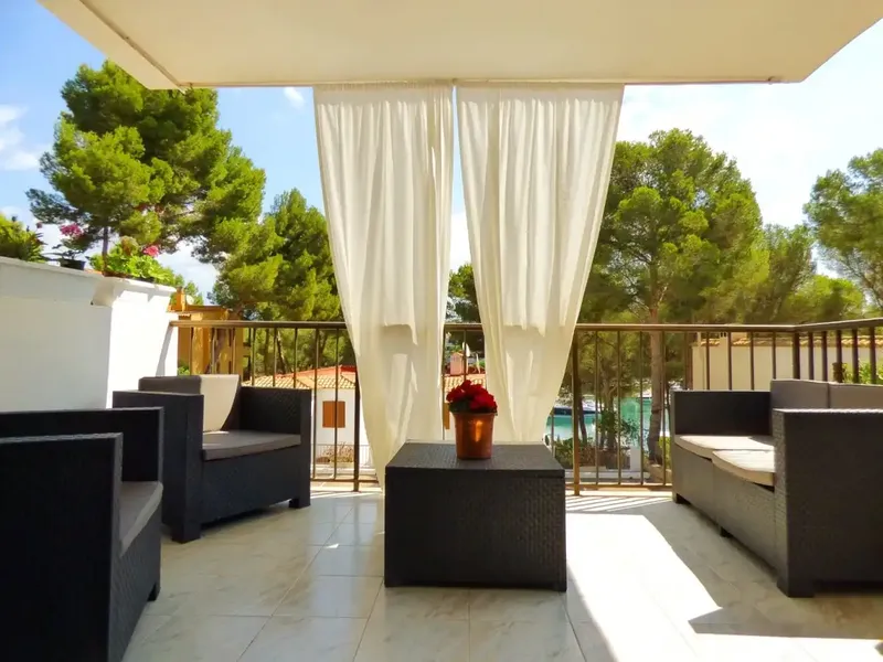 Muy bonito apartamento en el puerto deportivo Club Na&uacute;tico de Santa Ponsa. Este hermoso apartamento tiene aproximadamente 70 m2 de su — photo 2