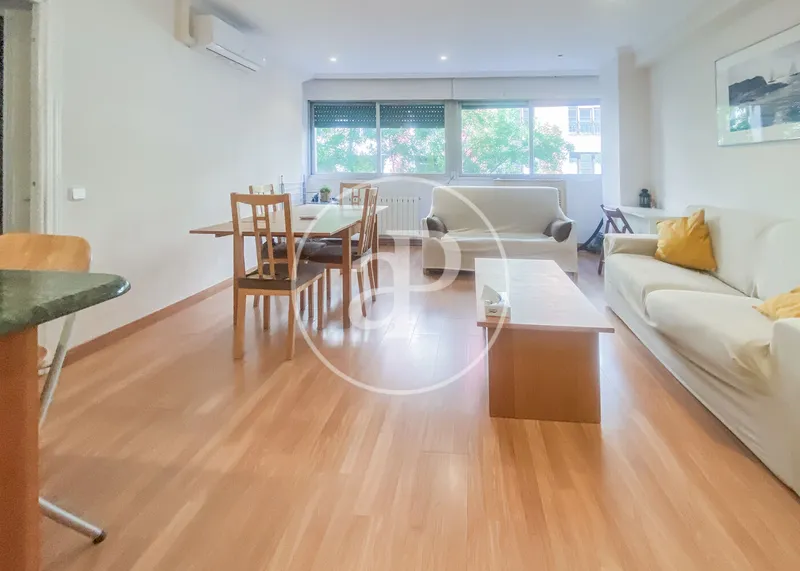 Flat for rent in calle María de Molina — photo 1