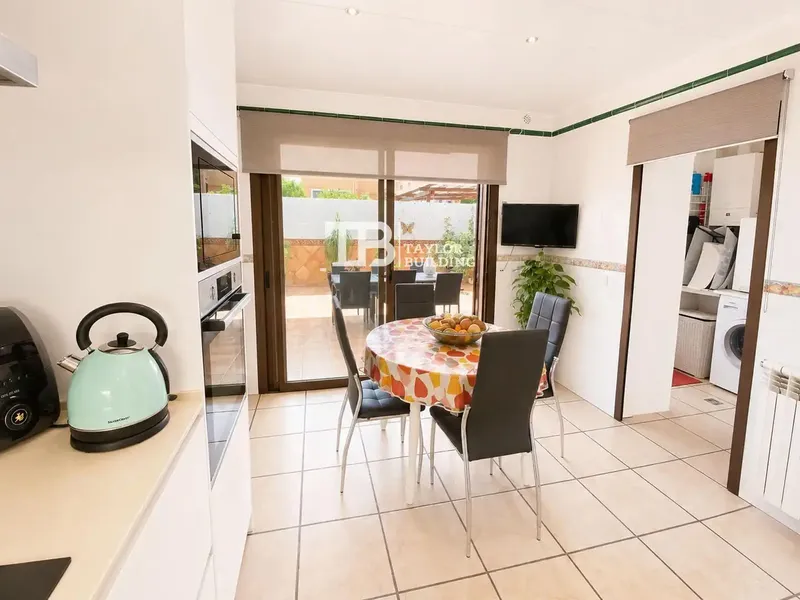 Taylor Building Real Estate presents this beautiful semi-detached house of 228 m² useful area located in S’Olivera - Amanecer, a residential area especi — photo 11