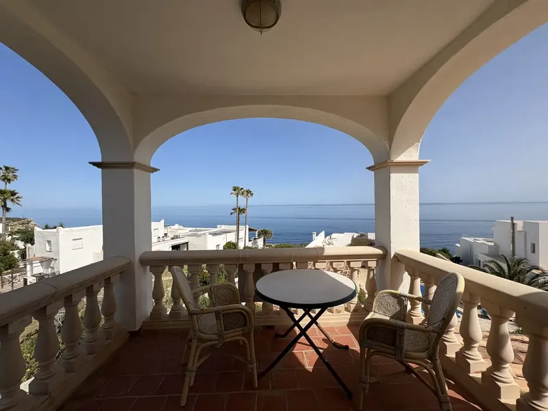 In a highly sought-after location in Cala Serena, this impressive villa is situated on the second line of the sea with stunning views — photo 4