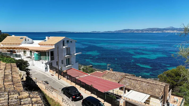 Villa to Renovate with Sea Views — photo 3