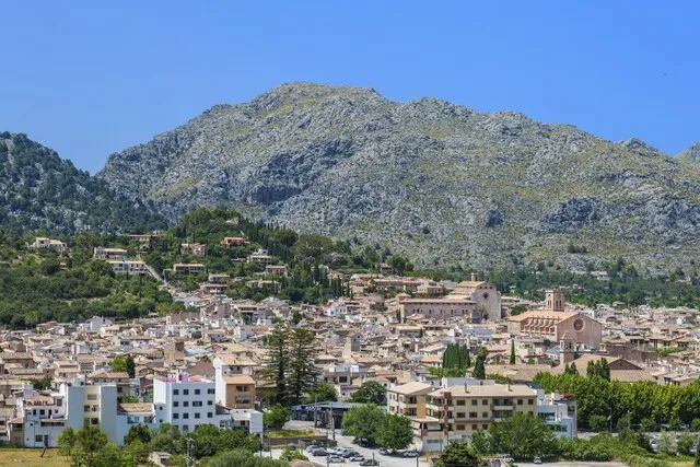 Luxury turnkey town house with guest apartment for sale in Pollensa, North Mallorca — photo 12