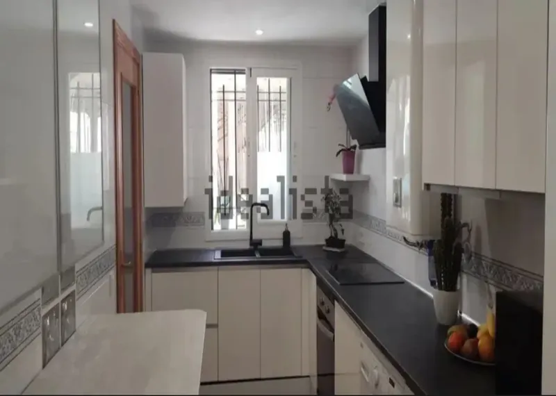 Terraced house in a beautiful and quiet area with all kinds of services, very close to the promenade and Bellver Castle. The house — photo 3
