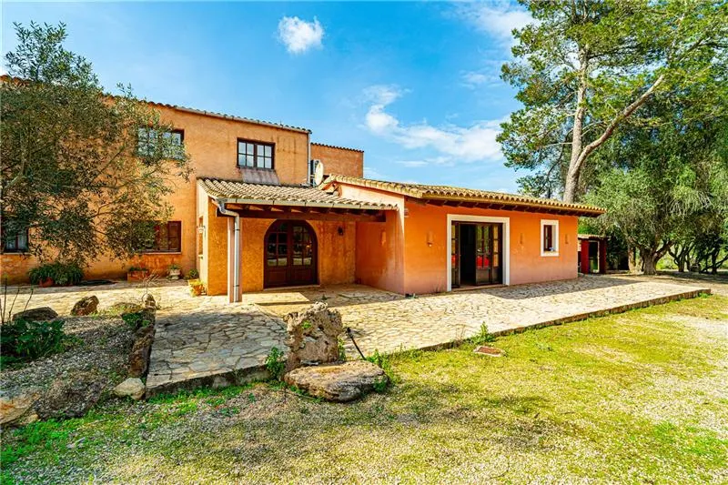 Rustic finca on a plot of approx. 22,000 m² with swimming pool. — photo 1