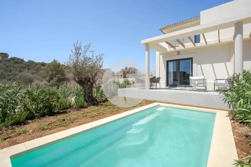 Property in Cala Romàntica with private pool and community services — photo 3