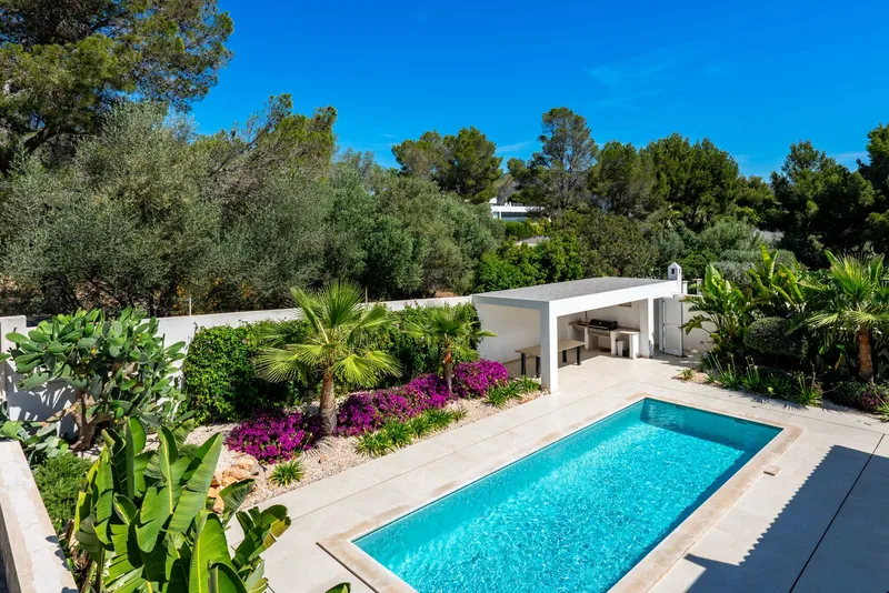 Modern villa with separate guest area in a quiet location — photo 3