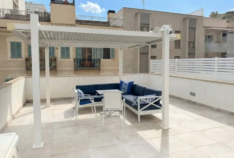 77m² Penthouse with 3 rooms, pool & rooftop terrace for sale — photo 1