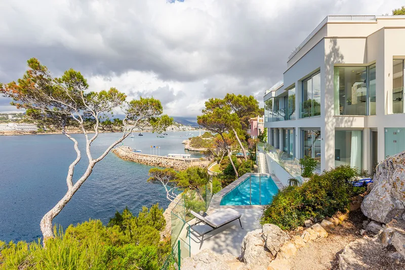 First-class villa with luxury fittings and sea access — photo 4