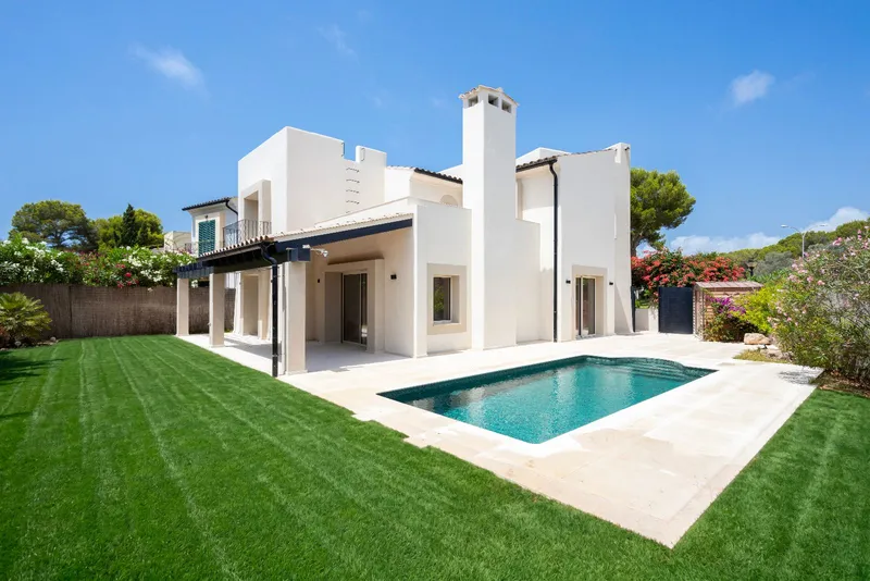 Renovated villa with pool in Nova Santa Ponsa near the golf course — photo 1