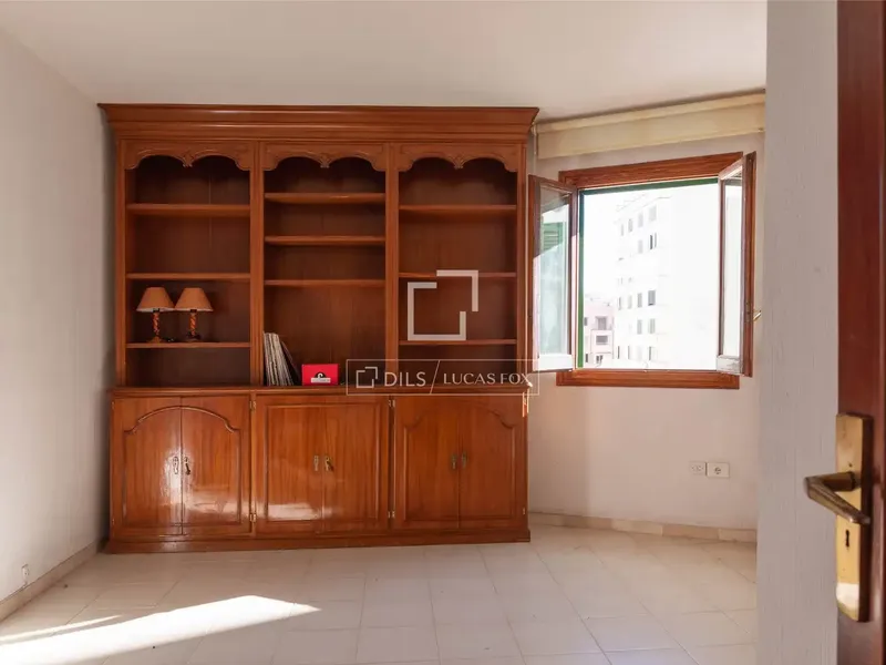 Piso con terraza en venta en Llevant — photo 7