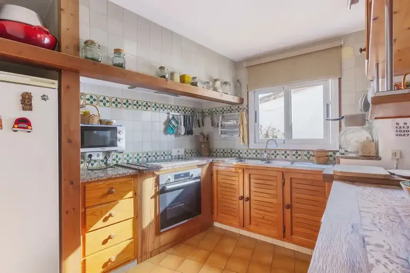 This excellent house, for sale in the sought-after old town area of Pollensa, is of generous dimensions, offers great flexibility — photo 8