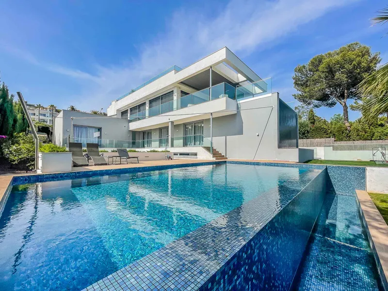 Sea view villa with 2 swimming pools in Santa Ponsa — photo 1