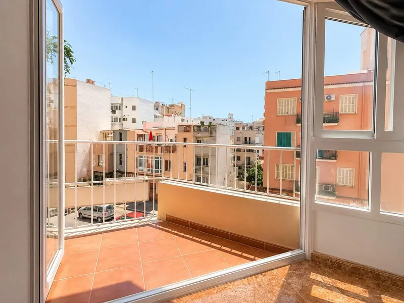 90m² apartment with 4 rooms, bathroom and balcony for sale — photo 1