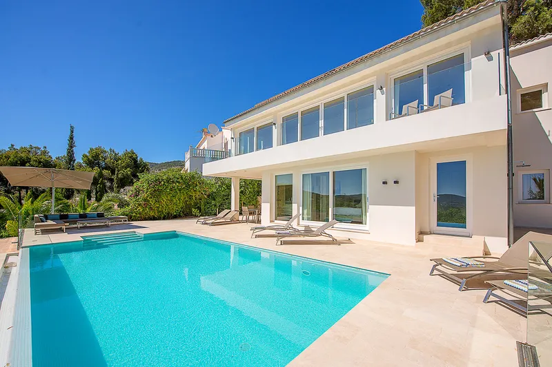 Elegant villa with 5 bedrooms for rent — photo 9