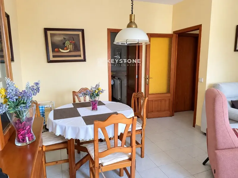 Vivienda unifamiliar amplia y luminosa con vistas al mar, terrazas y garaje privado, ideal para quienes buscan espacio, comodidad y zonas ex — photo 4