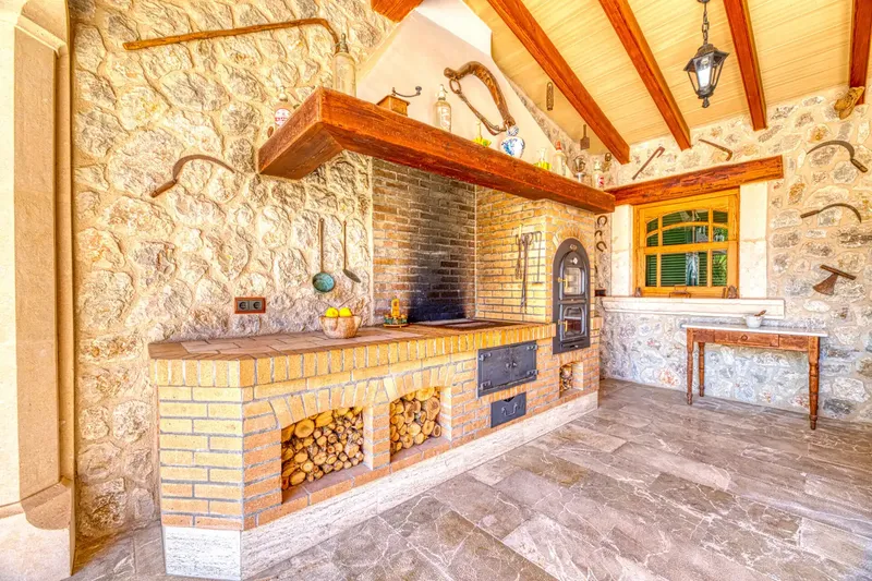 This detached villa is located in the village of Es Capdella, on the southwest coast of Mallorca, an area that has become increasingly — photo 2