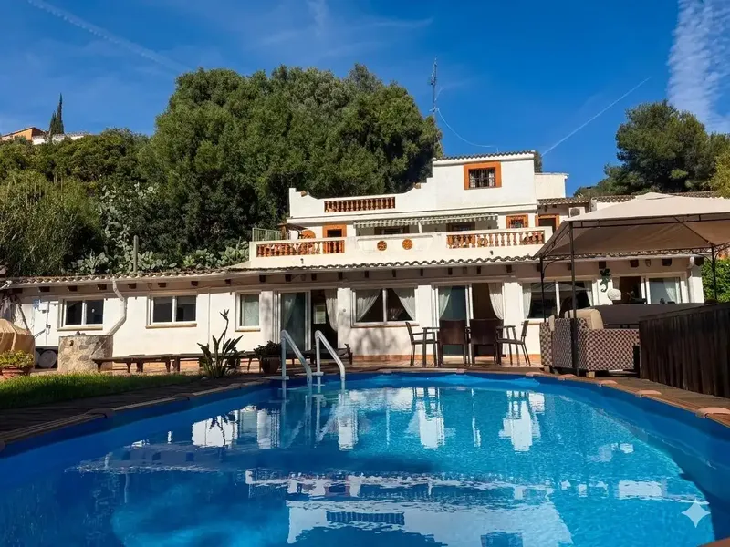 Located in the quiet outskirts of the coveted Genoa neighborhood, minutes from Palma, this exceptional property sits on a — photo 1