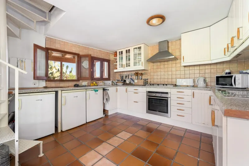 Rustic style country property for sale in Buger with private pool and landscaped gardens — photo 7