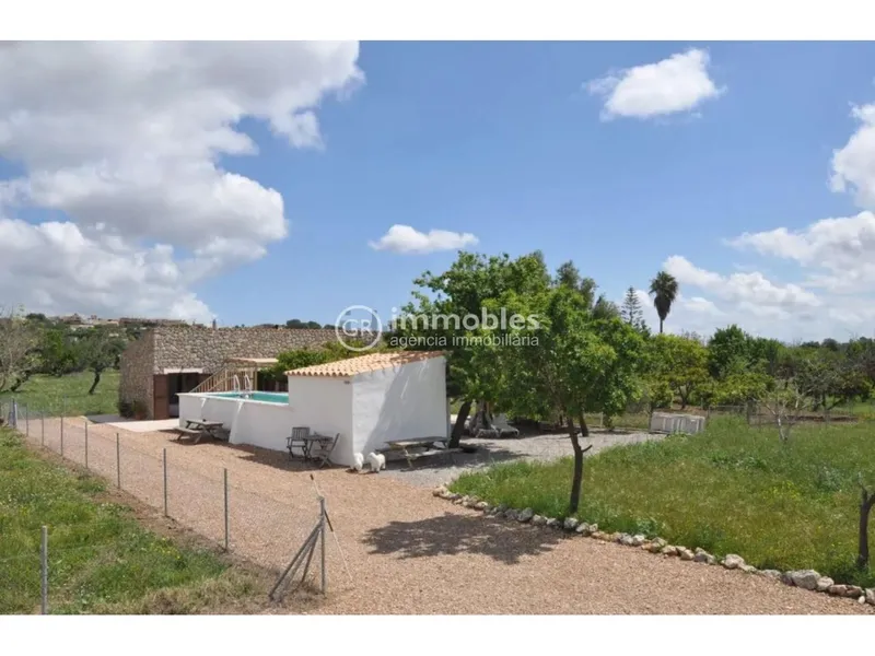 Rustic house — photo 1