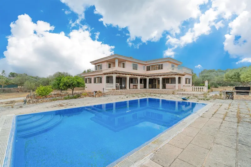 Farm with swimming pool — photo 2